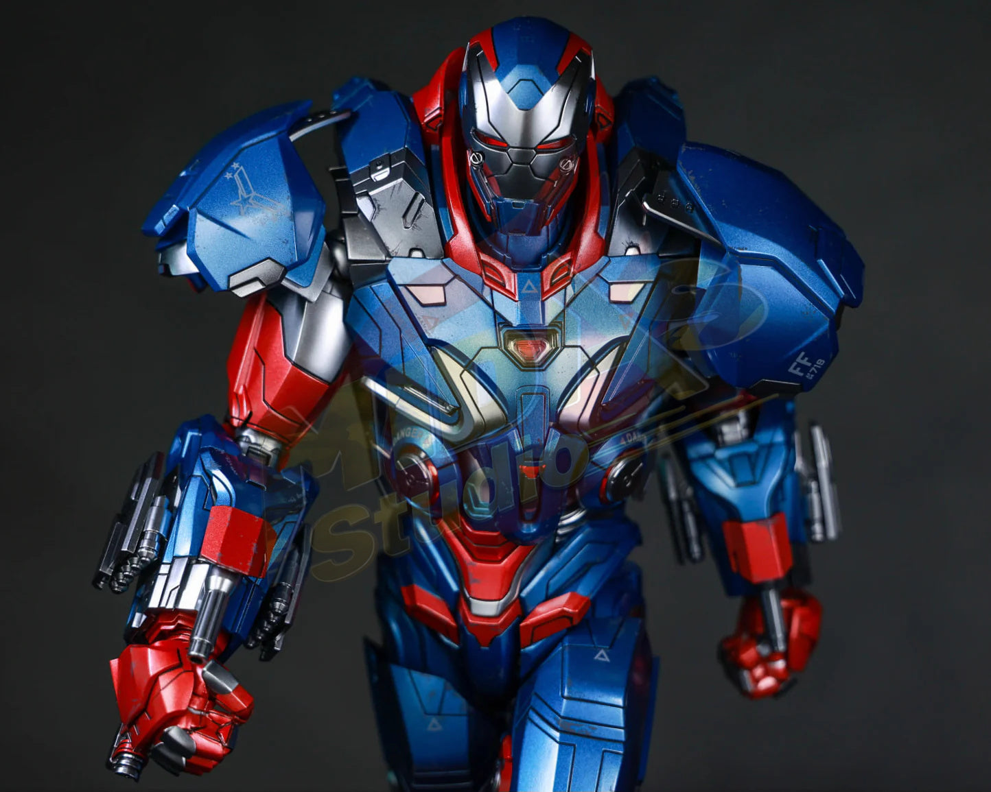 Brand New🔥 Hot Toys MMS547D34 Avengers Endgame Iron Patriot 1/6 Scale Collectible Figure Set