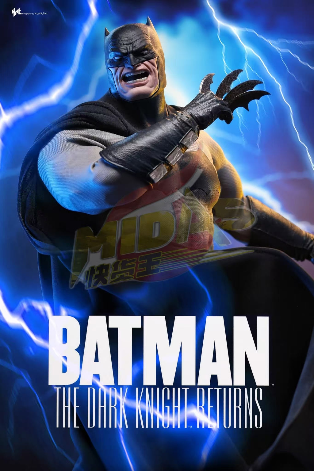 Hot Toys CMS024 DC Comic Batman The Dark Knight Returns Batman 1/6 Scale Collectible Figure