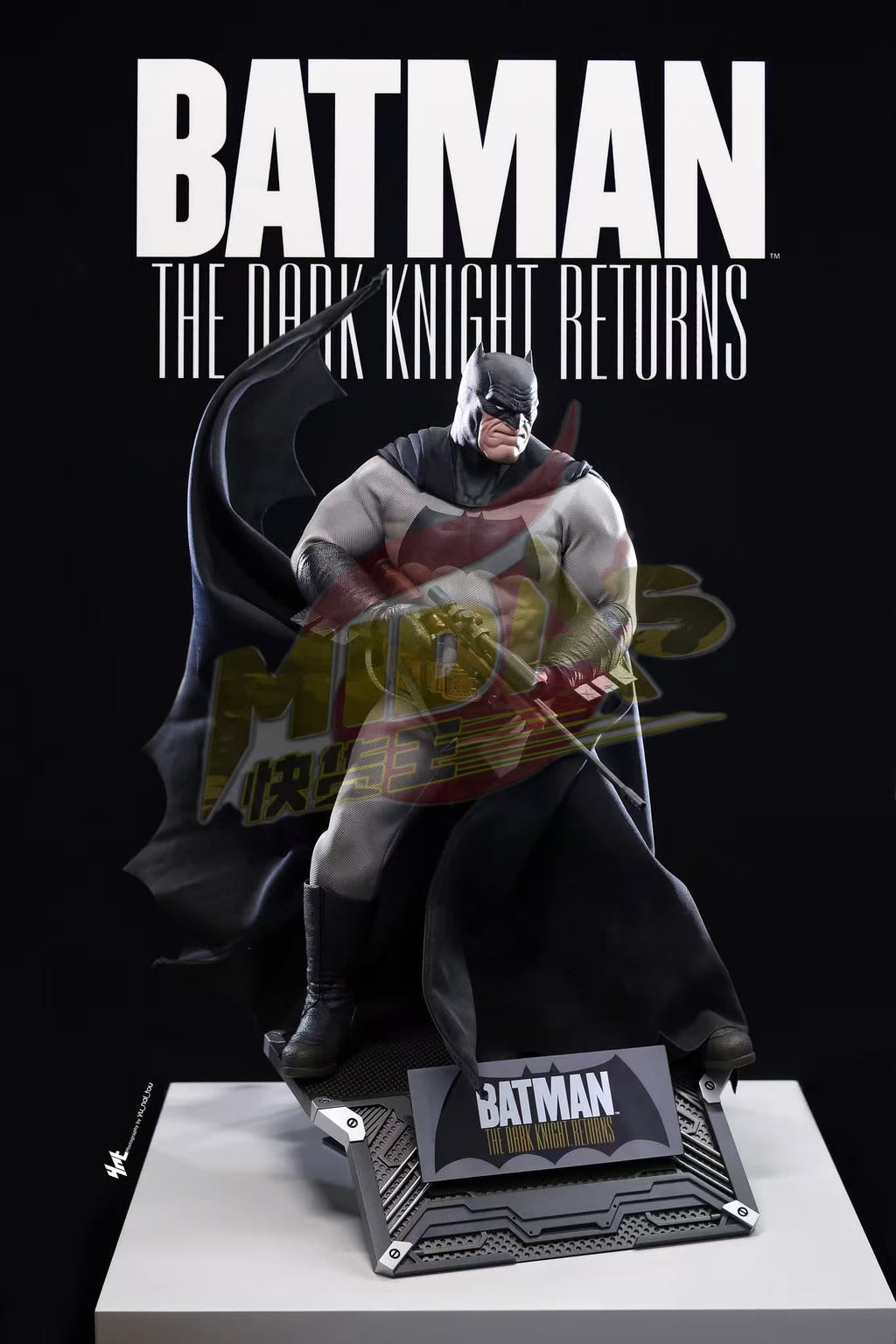 Hot Toys CMS024 DC Comic Batman The Dark Knight Returns Batman 1/6 Scale Collectible Figure