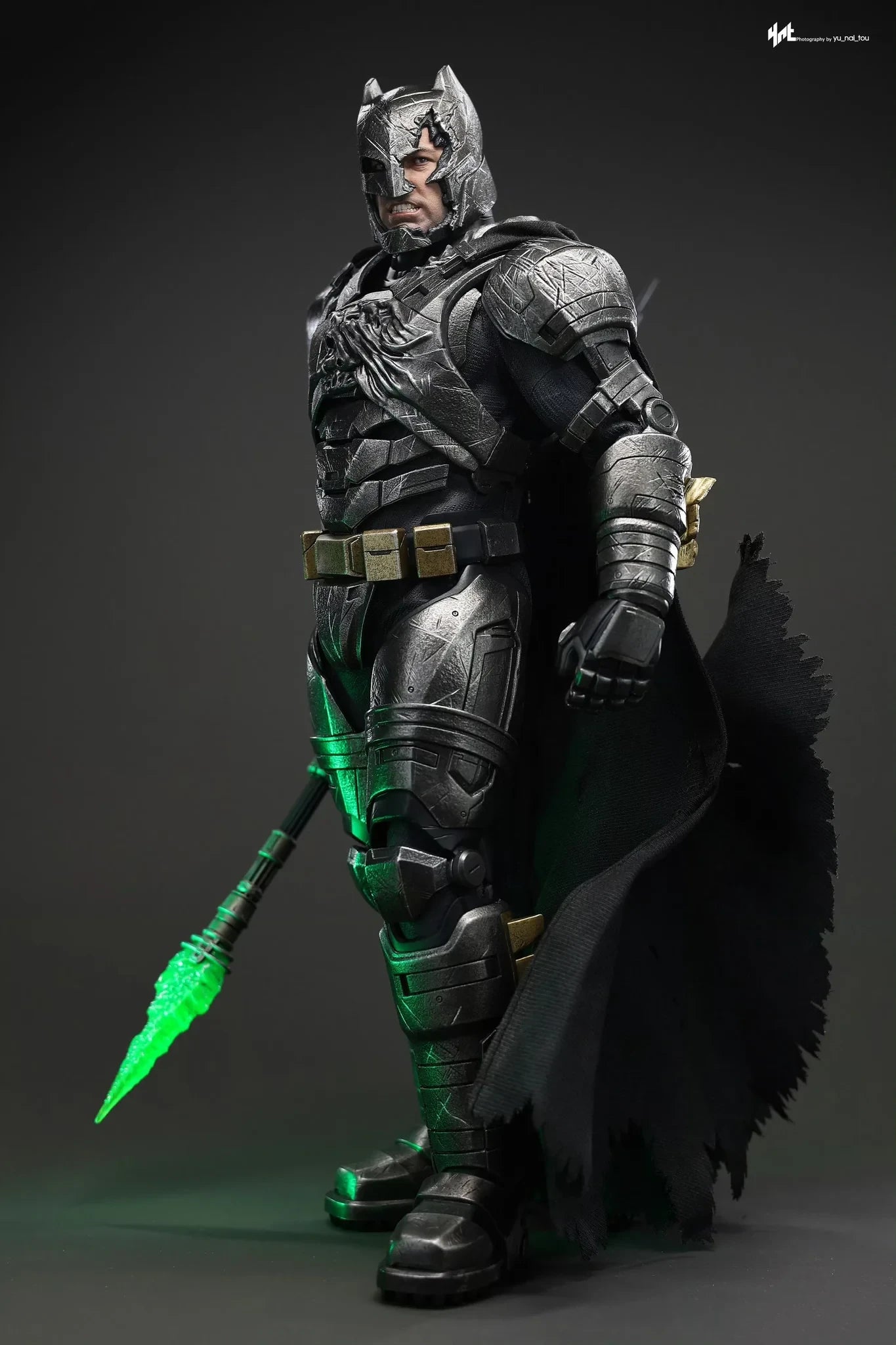 Brand New🔥 Hot Toys 1/6 Scale Batman v Superman: Dawn of Justice - Armored Batman (2.0) Collectible Figure (Deluxe Version, MMS743D63)