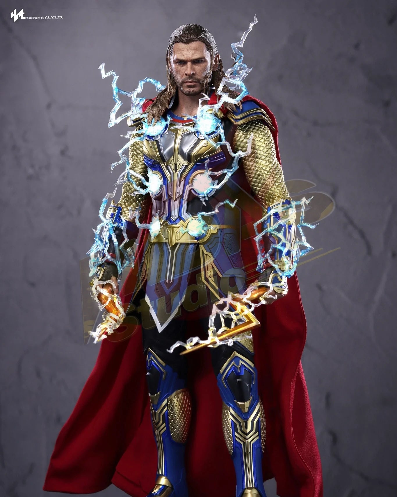 Brand New🔥 Hot Toys 1/6 Scale Marvel Thor: Love and Thunder - Thor Collectible Figure (Deluxe Edition, MMS656)