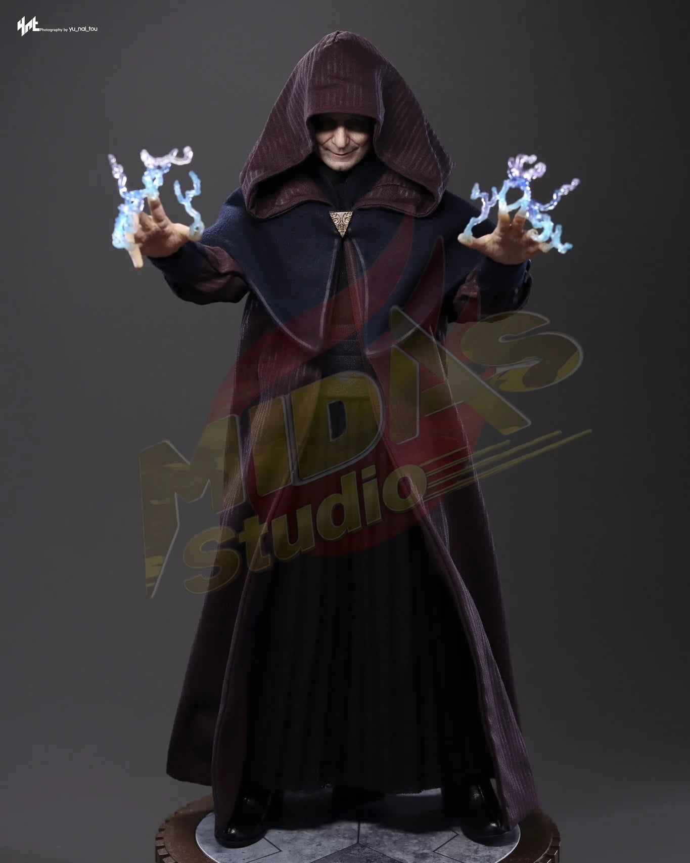 Brand New🔥 Hot Toys 1/6 Scale Star Wars: The Clone Wars – Darth Sidious Collectible Figure (TMS102)