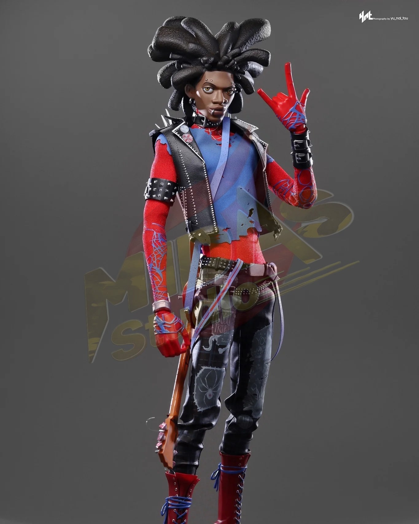 Brand New🔥 Hot Toys 1/6 Scale Spider-Man: Across the Spider-Verse - Spider-Punk Collectible Figure (Special Edition, MMS726B)
