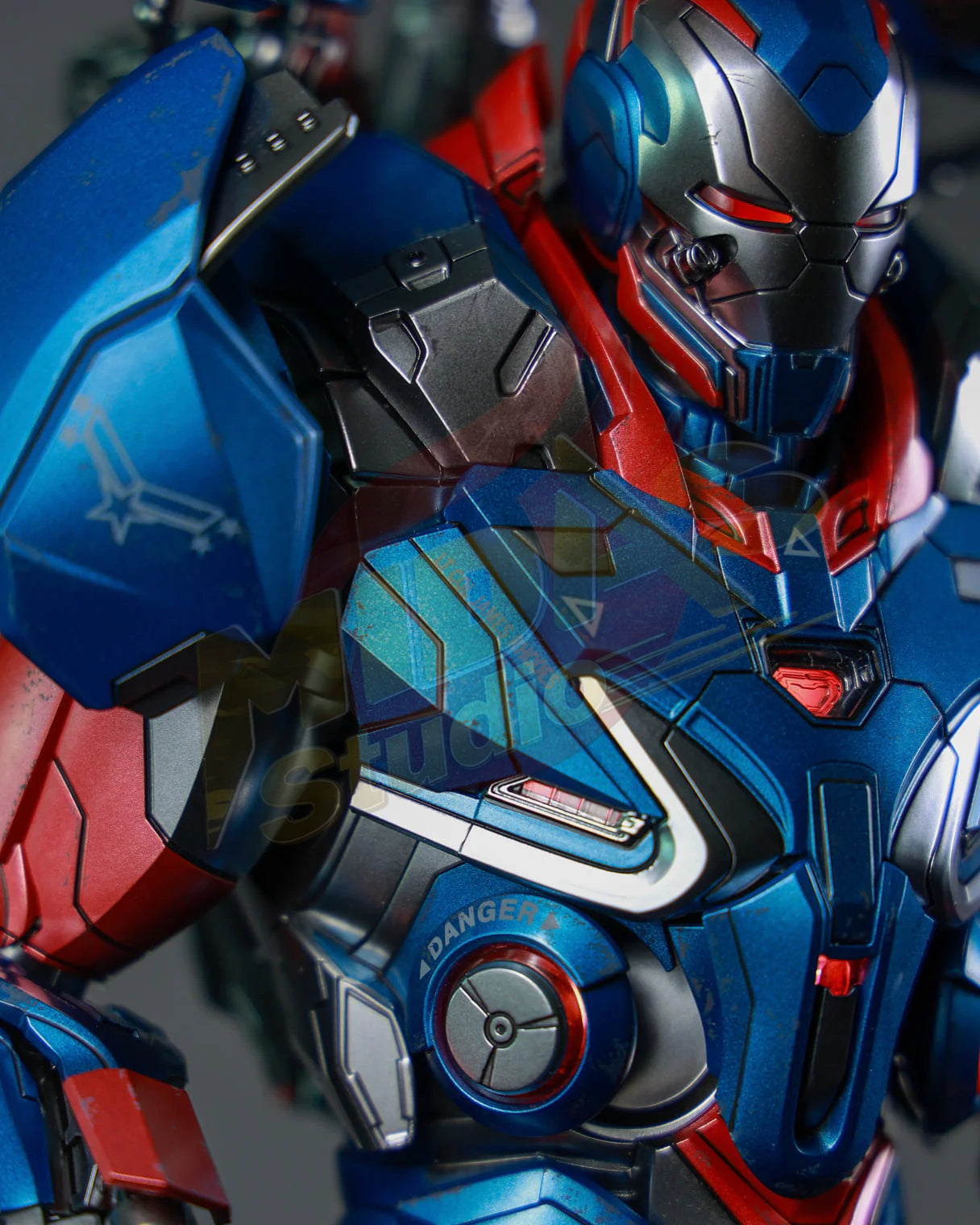 Brand New🔥 Hot Toys MMS547D34 Avengers Endgame Iron Patriot 1/6 Scale Collectible Figure Set