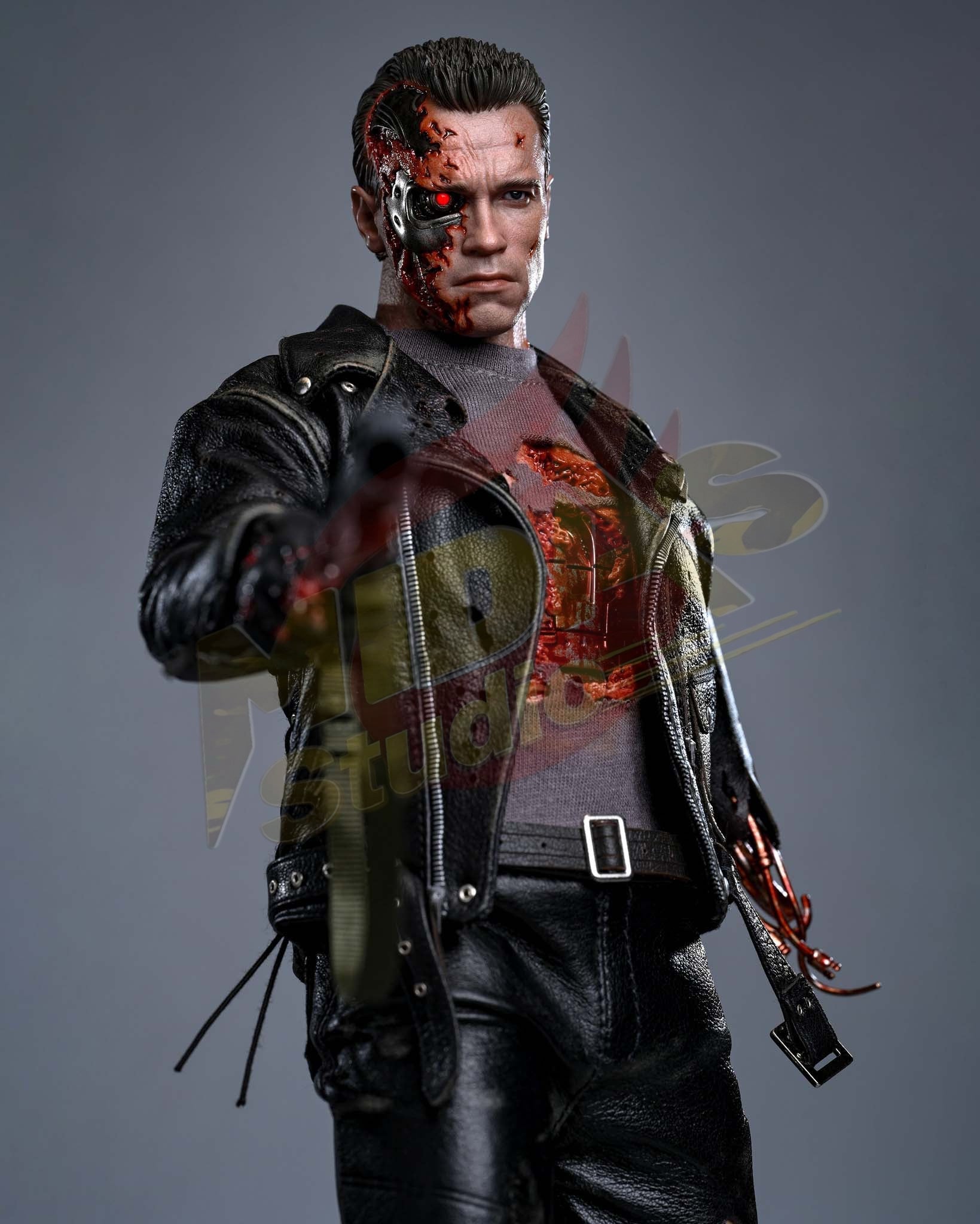Brand New🔥 Hot Toys 1/6 Scale Terminator 2: Judgment Day T-800 (Battle Damaged Version 2.0) Collectible Figure (DX46)
