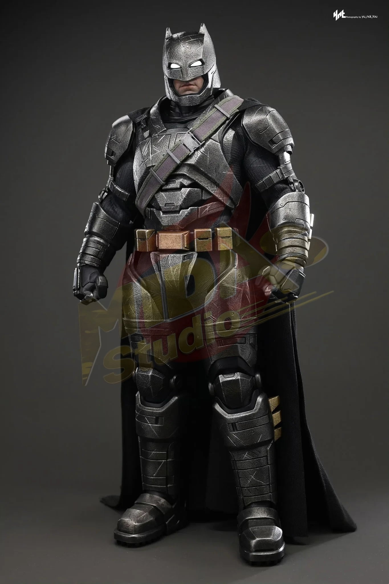 Brand New🔥 Hot Toys 1/6 Scale Batman v Superman: Dawn of Justice - Armored Batman (2.0) Collectible Figure (Deluxe Version, MMS743D63)