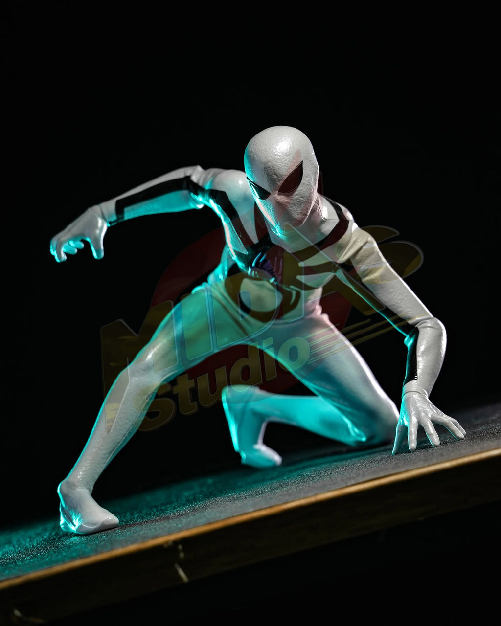 Brand New🔥 Hot Toys CMS027 Aliens Vs. Avengers Miles Morales (Aliens Vs. Avengers Suit) Exclusive 1/6 Scale Collectible Figure Set