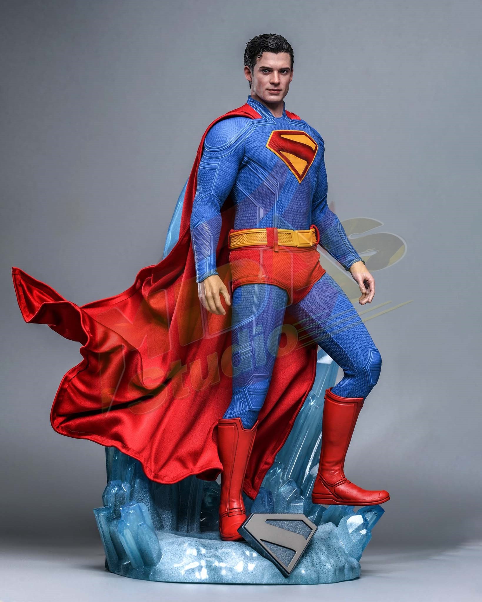 Brand New🔥 Hot Toys 1/6 Scale Superman - Superman & Krypto Collectible Set (MMS812)
