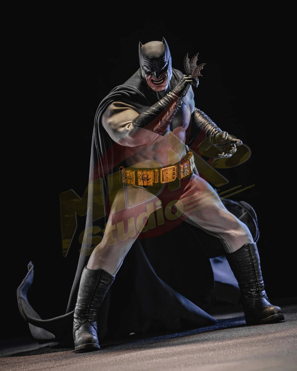 Brand New🔥 Hot Toys 1/6 Scale DC Comic: Batman - The Dark Knight Returns Batman Collectible Figure (CMS024)