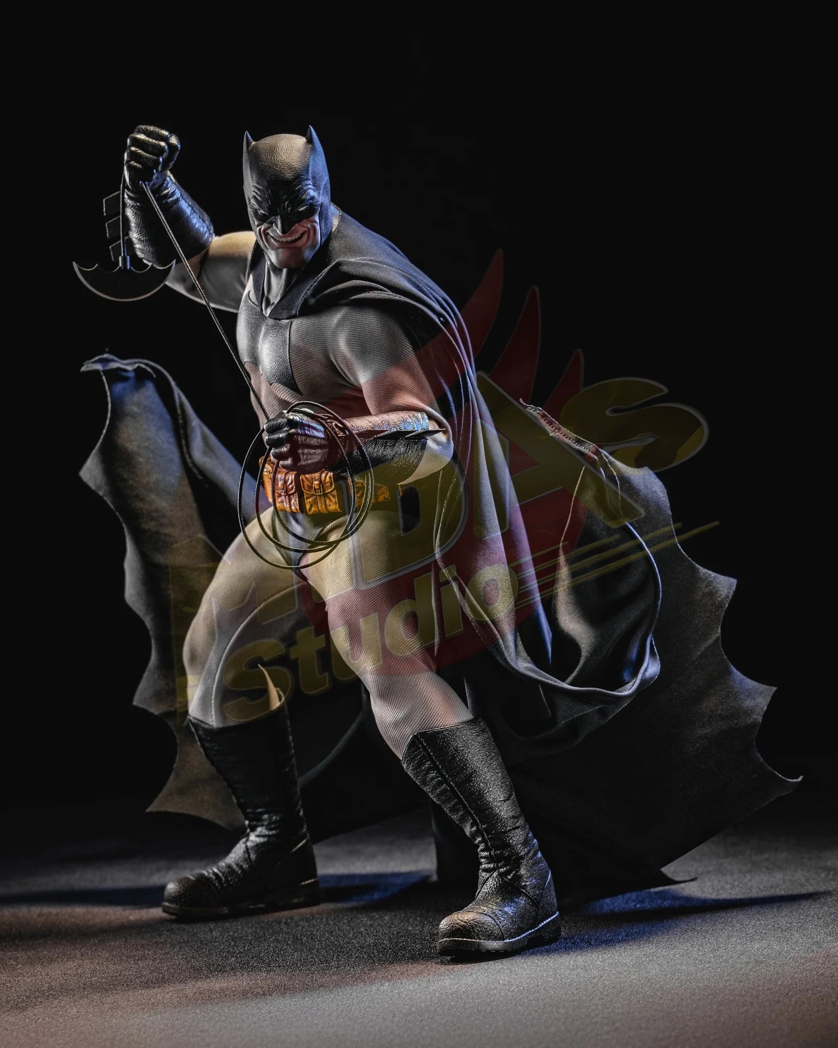 Brand New🔥 Hot Toys 1/6 Scale DC Comic: Batman - The Dark Knight Returns Batman Collectible Figure (CMS024)