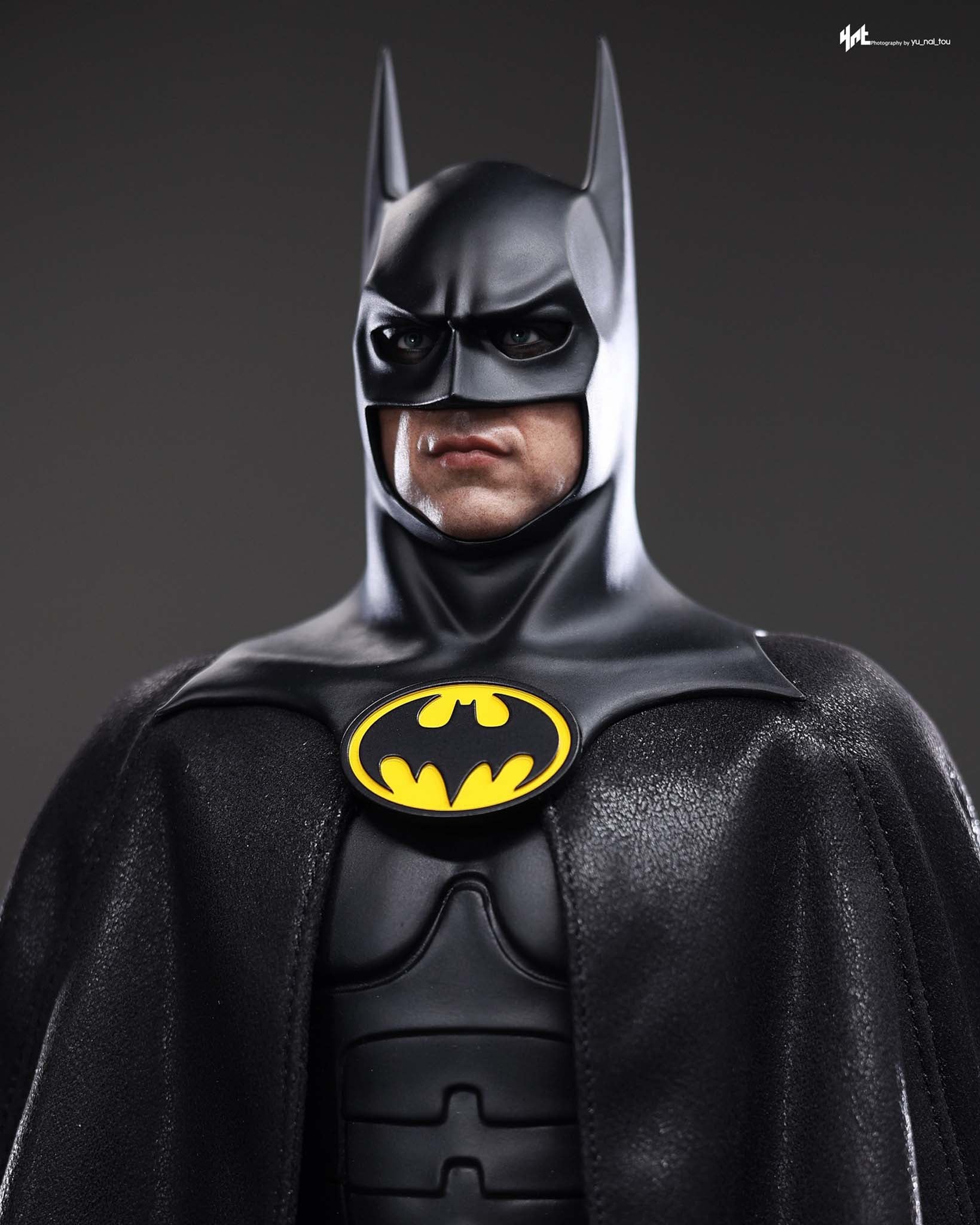 Brand New🔥 Hot Toys 1/6 Scale Batman Returns - Batman Collectible Figure (Deluxe Version, MMS770)