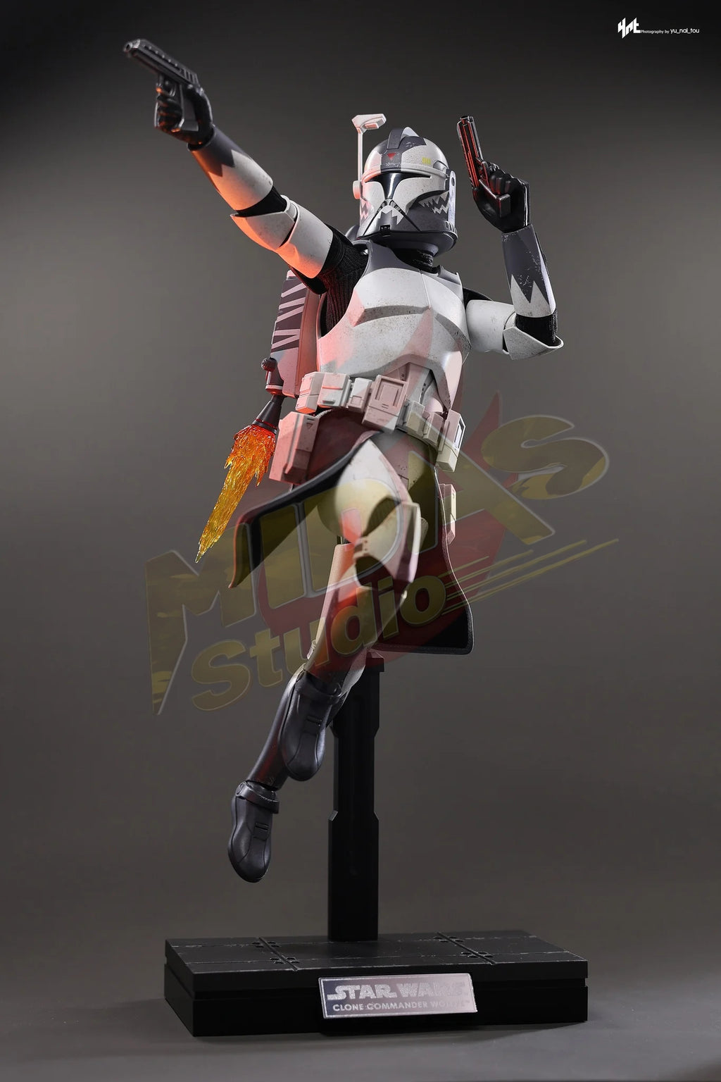 Brand New🔥 Hot Toys 1/6 Scale Star Wars: The Clone Wars - Clone Commander Wolffe Collectible Figure (TMS141)
