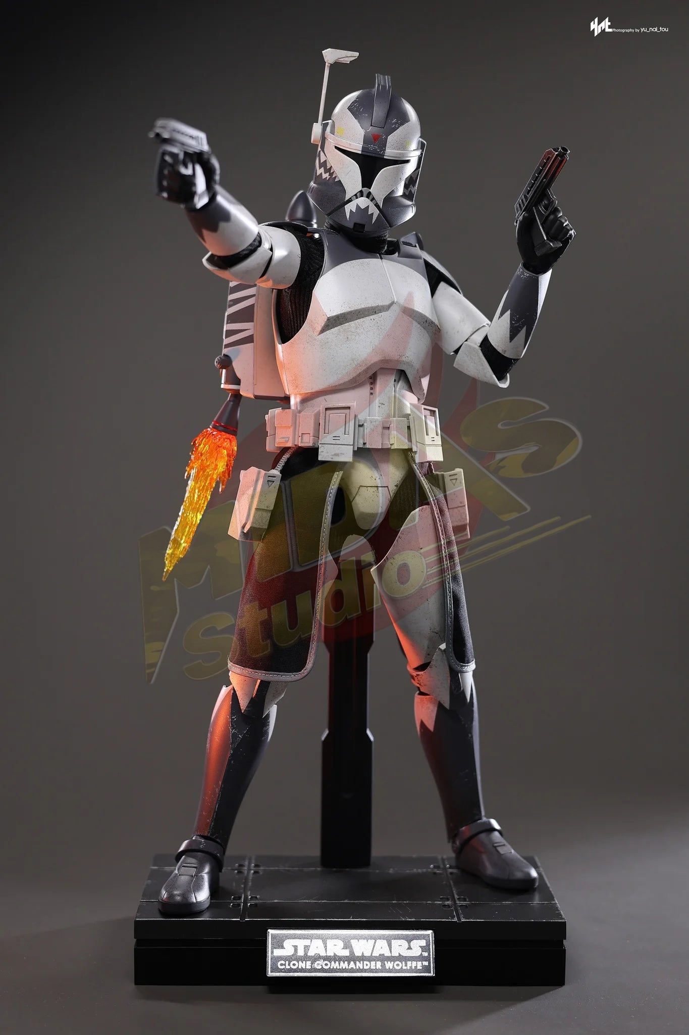 Brand New🔥 Hot Toys 1/6 Scale Star Wars: The Clone Wars - Clone Commander Wolffe Collectible Figure (TMS141)