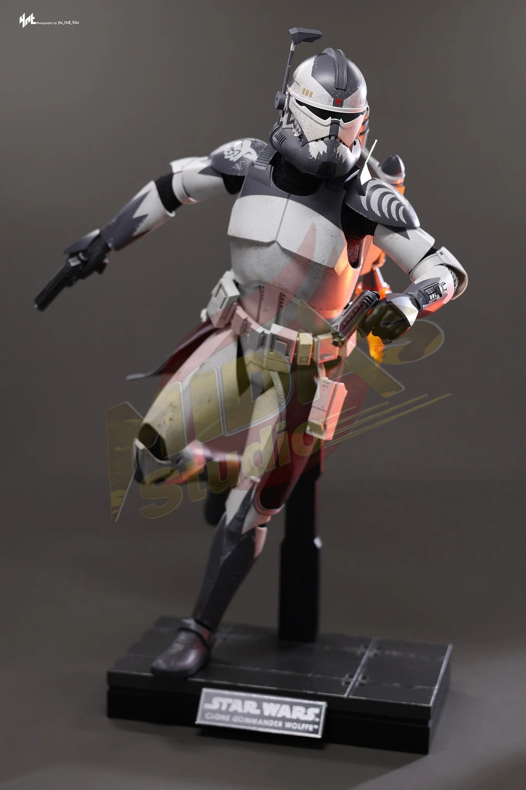 Brand New🔥 Hot Toys 1/6 Scale Star Wars: The Clone Wars - Clone Commander Wolffe Collectible Figure (TMS141)