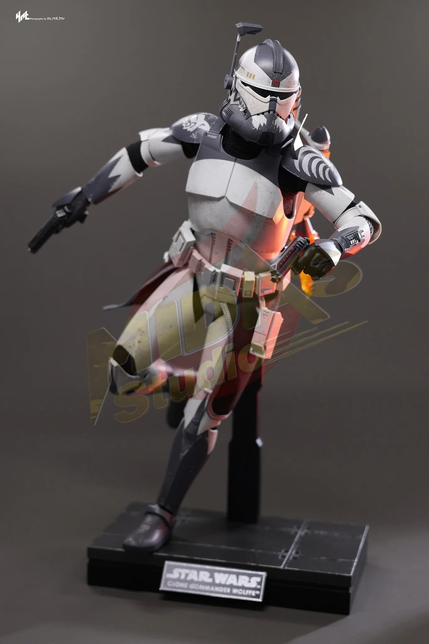 Brand New🔥 Hot Toys 1/6 Scale Star Wars: The Clone Wars - Clone Commander Wolffe Collectible Figure (TMS141)