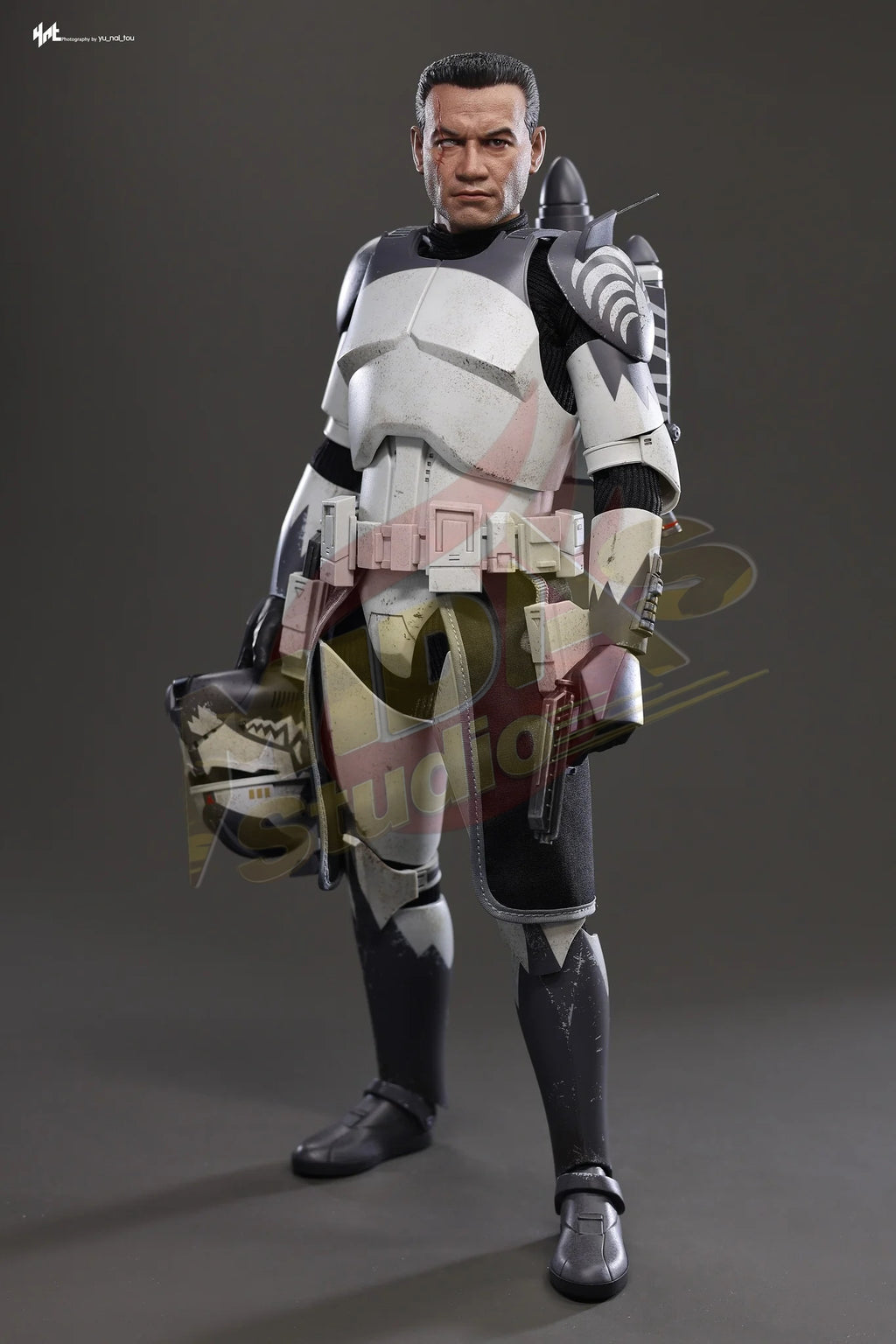 Brand New🔥 Hot Toys 1/6 Scale Star Wars: The Clone Wars - Clone Commander Wolffe Collectible Figure (TMS141)