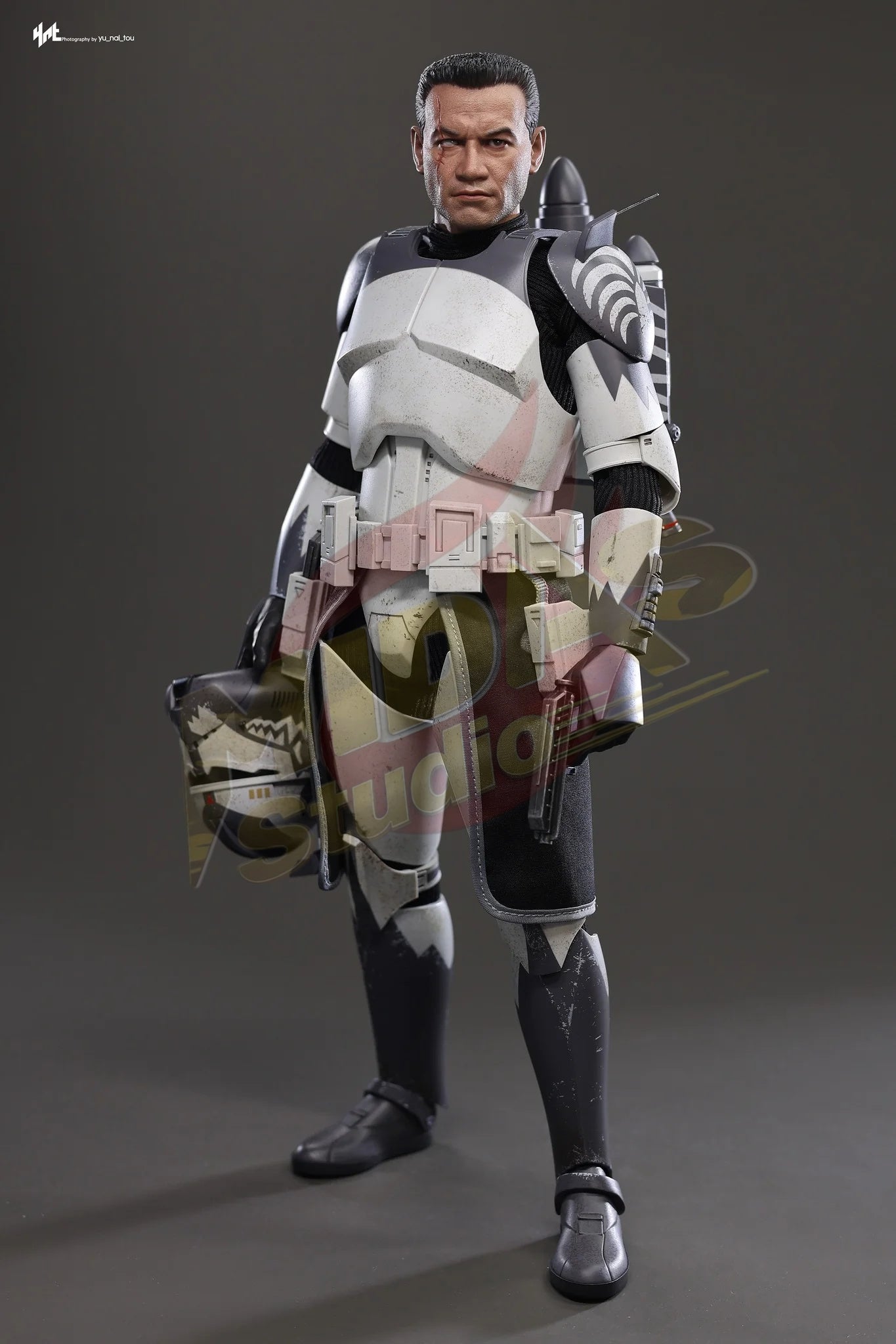 Brand New🔥 Hot Toys 1/6 Scale Star Wars: The Clone Wars - Clone Commander Wolffe Collectible Figure (TMS141)