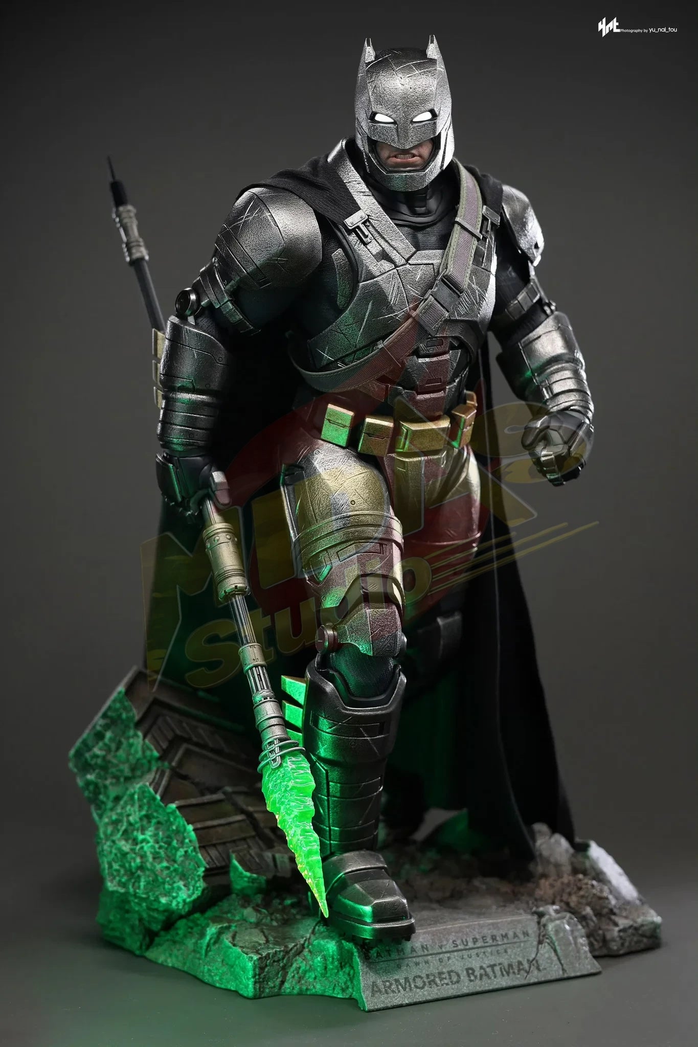 Brand New🔥 Hot Toys 1/6 Scale Batman v Superman: Dawn of Justice - Armored Batman (2.0) Collectible Figure (Deluxe Version, MMS743D63)