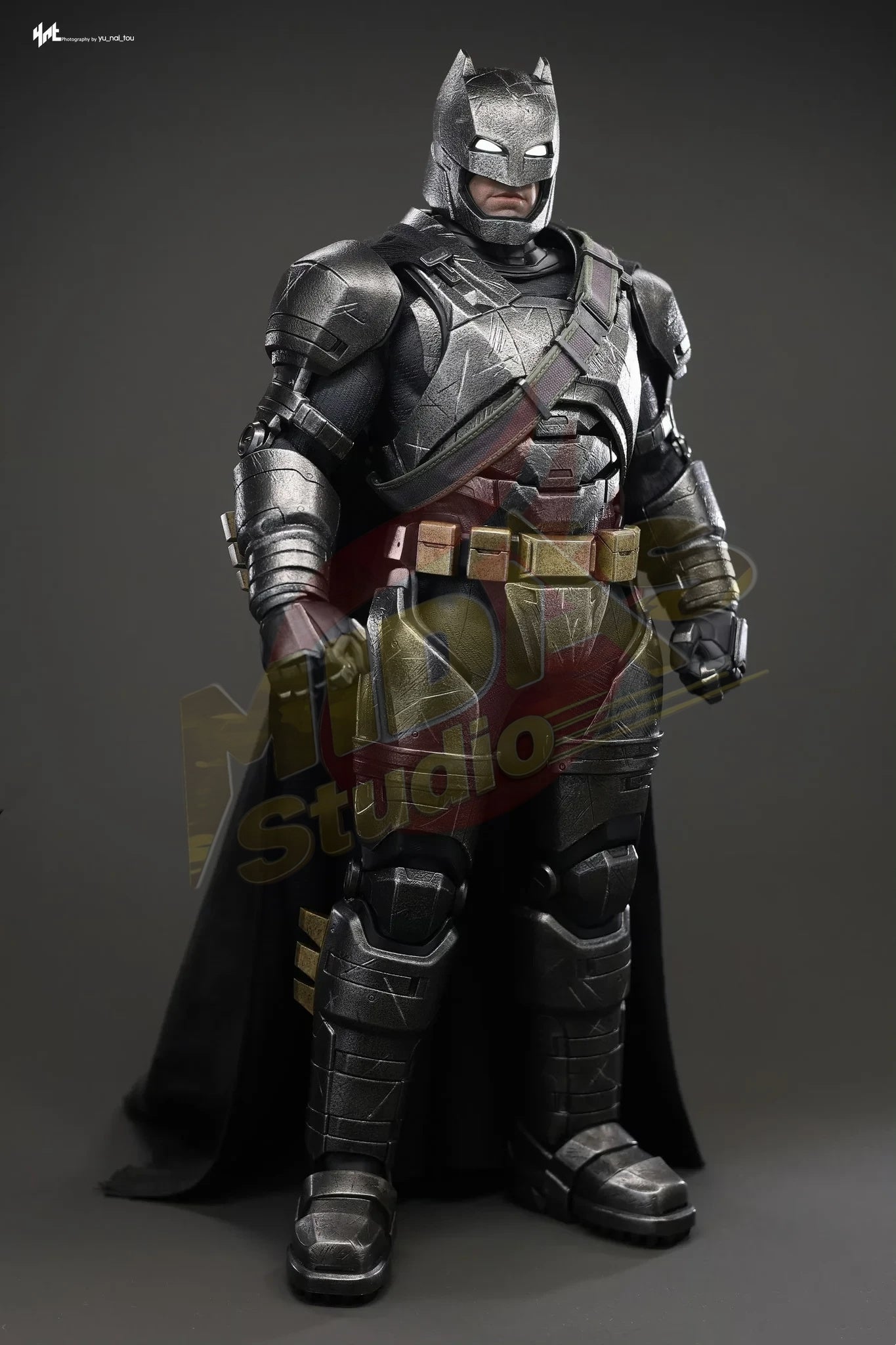 Brand New🔥 Hot Toys 1/6 Scale Batman v Superman: Dawn of Justice - Armored Batman (2.0) Collectible Figure (Deluxe Version, MMS743D63)