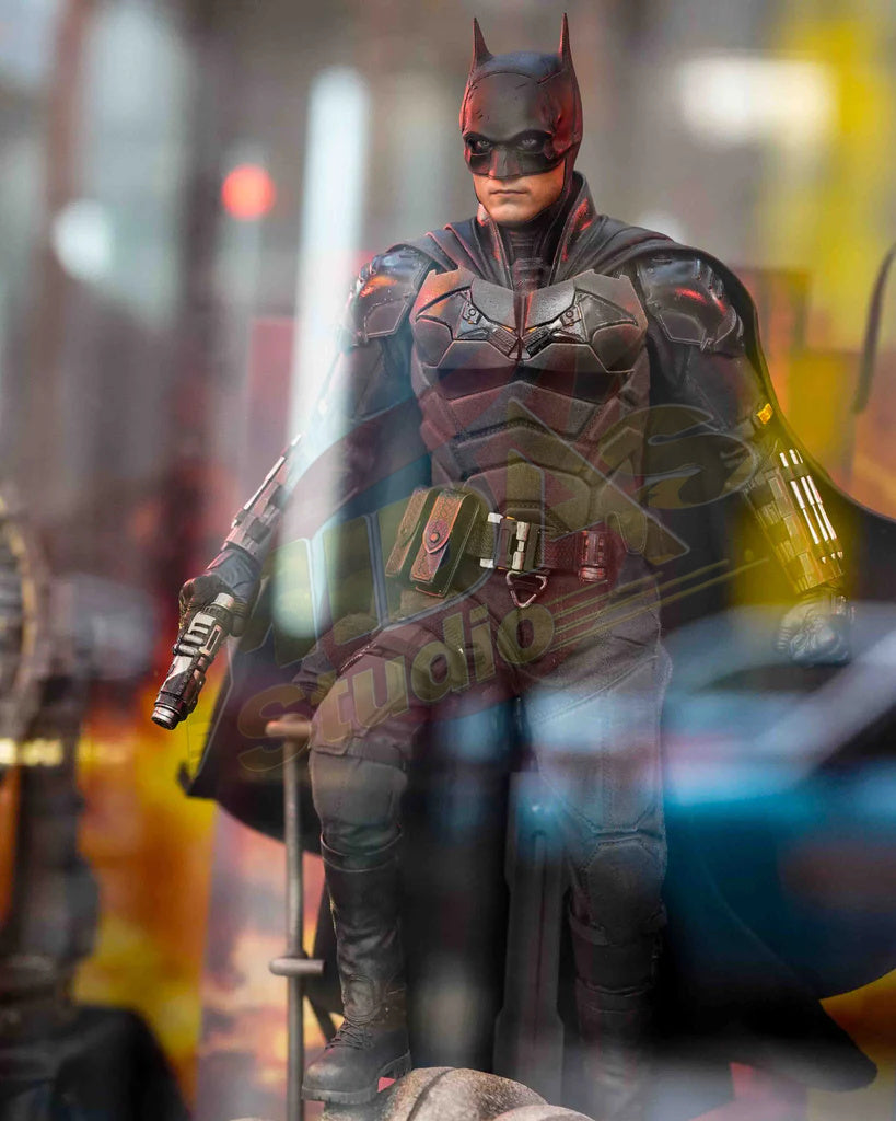 Brand New🔥 Hot Toys 1/6 Scale DC The Batman and Bat Signal Collectible Figure (MMS641)