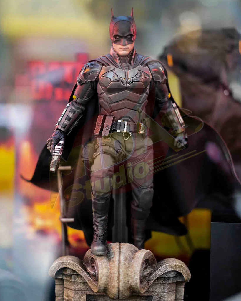 Brand New🔥 Hot Toys 1/6 Scale DC The Batman and Bat Signal Collectible Figure (MMS641)