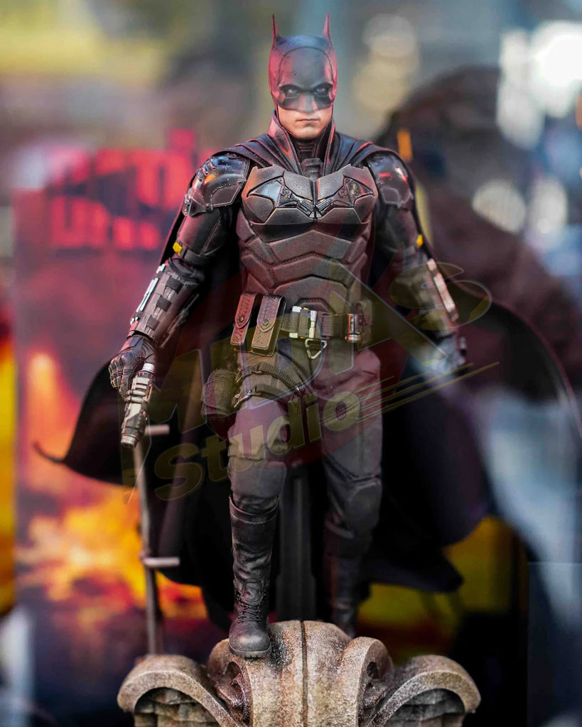 Brand New🔥 Hot Toys 1/6 Scale DC The Batman and Bat Signal Collectible Figure (MMS641)
