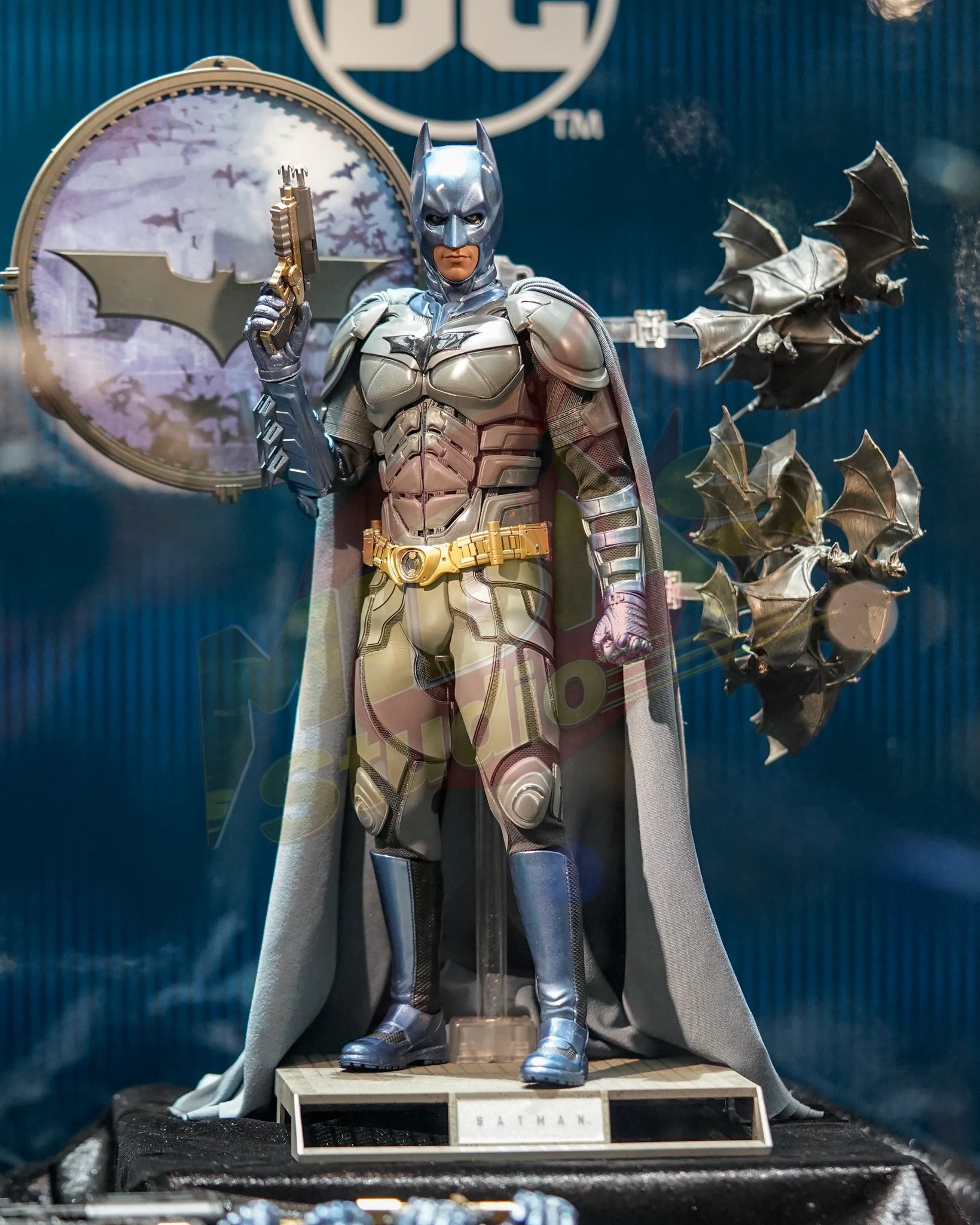 Brand New🔥 Hot Toys 1/6 Scale WB 100 Batman Collectible Figure (Exclusive Edition, Worldwide 500PCS, MMS697)