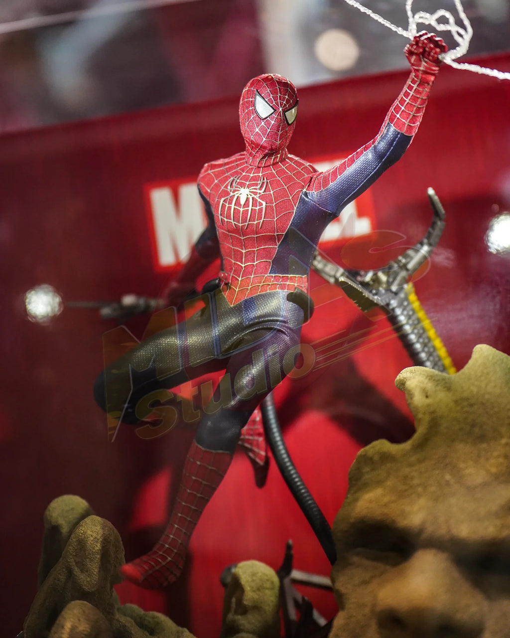 Brand New🔥 Hot Toys 1/6 Scale Spider-Man No Way Home Friendly Neighborhood Spider-Man (Regular Edition, MMS661) Collectible Figure