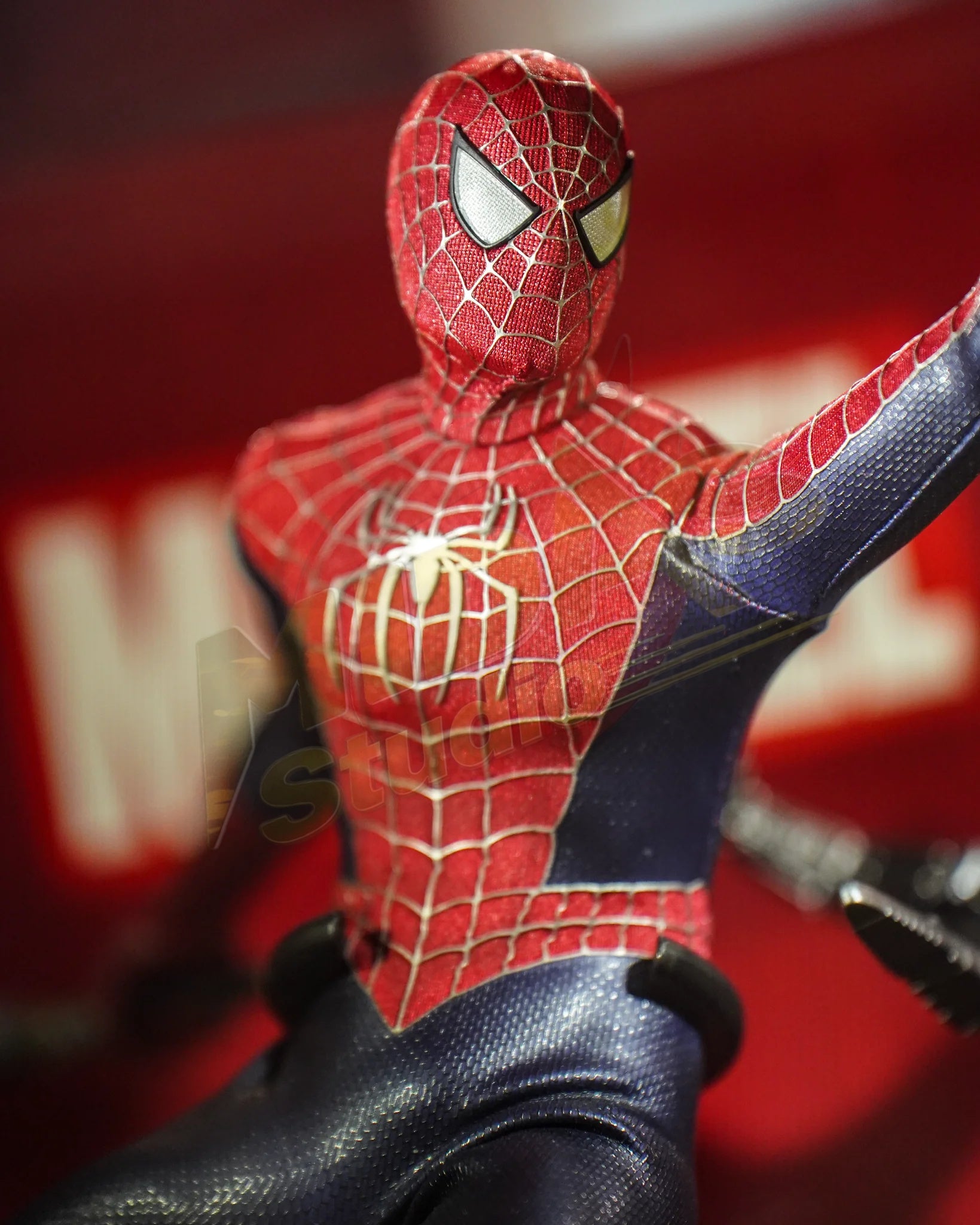 Brand New🔥 Hot Toys 1/6 Scale Spider-Man No Way Home Friendly Neighborhood Spider-Man (Regular Edition, MMS661) Collectible Figure