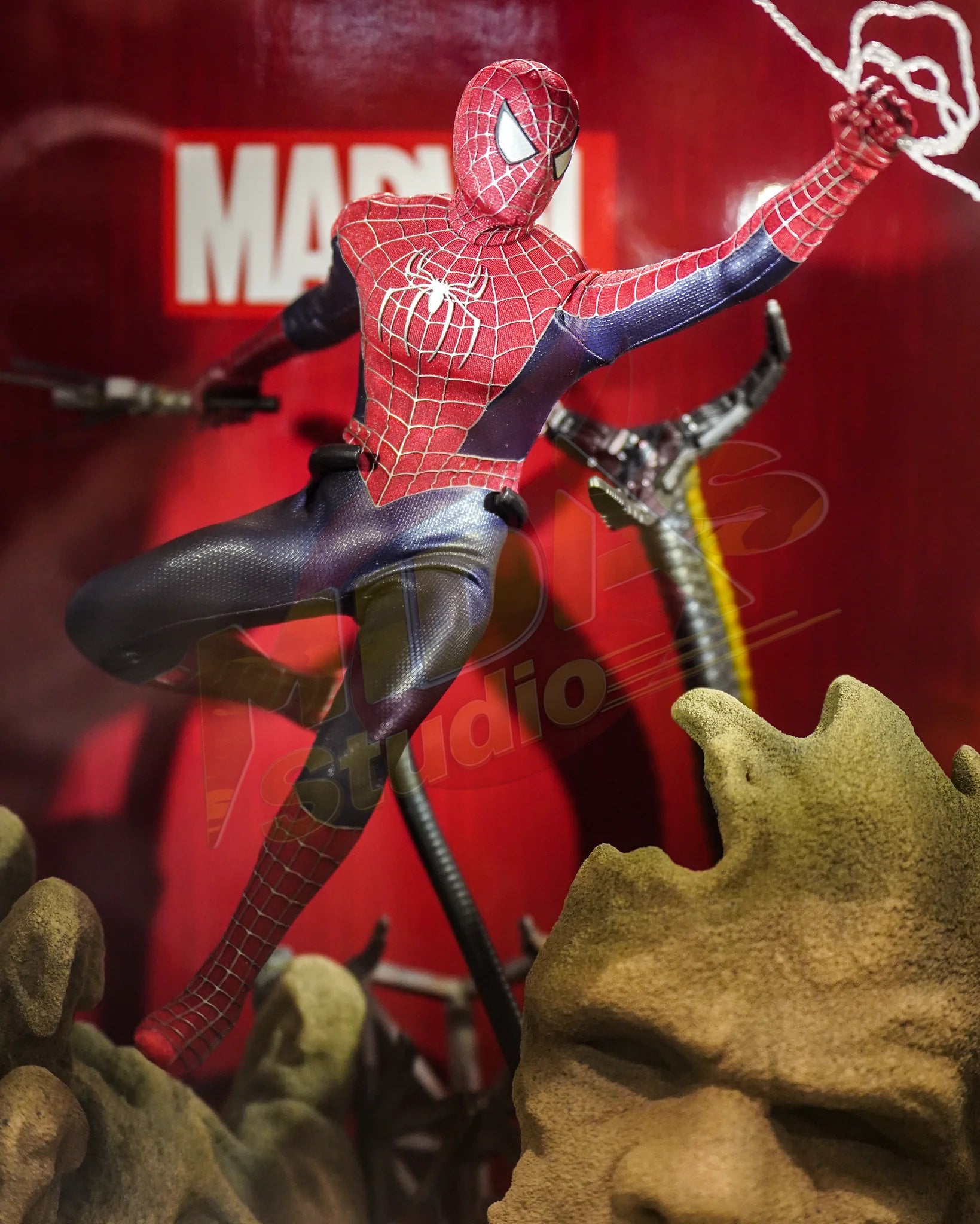 Brand New🔥 Hot Toys 1/6 Scale Spider-Man No Way Home Friendly Neighborhood Spider-Man (Regular Edition, MMS661) Collectible Figure