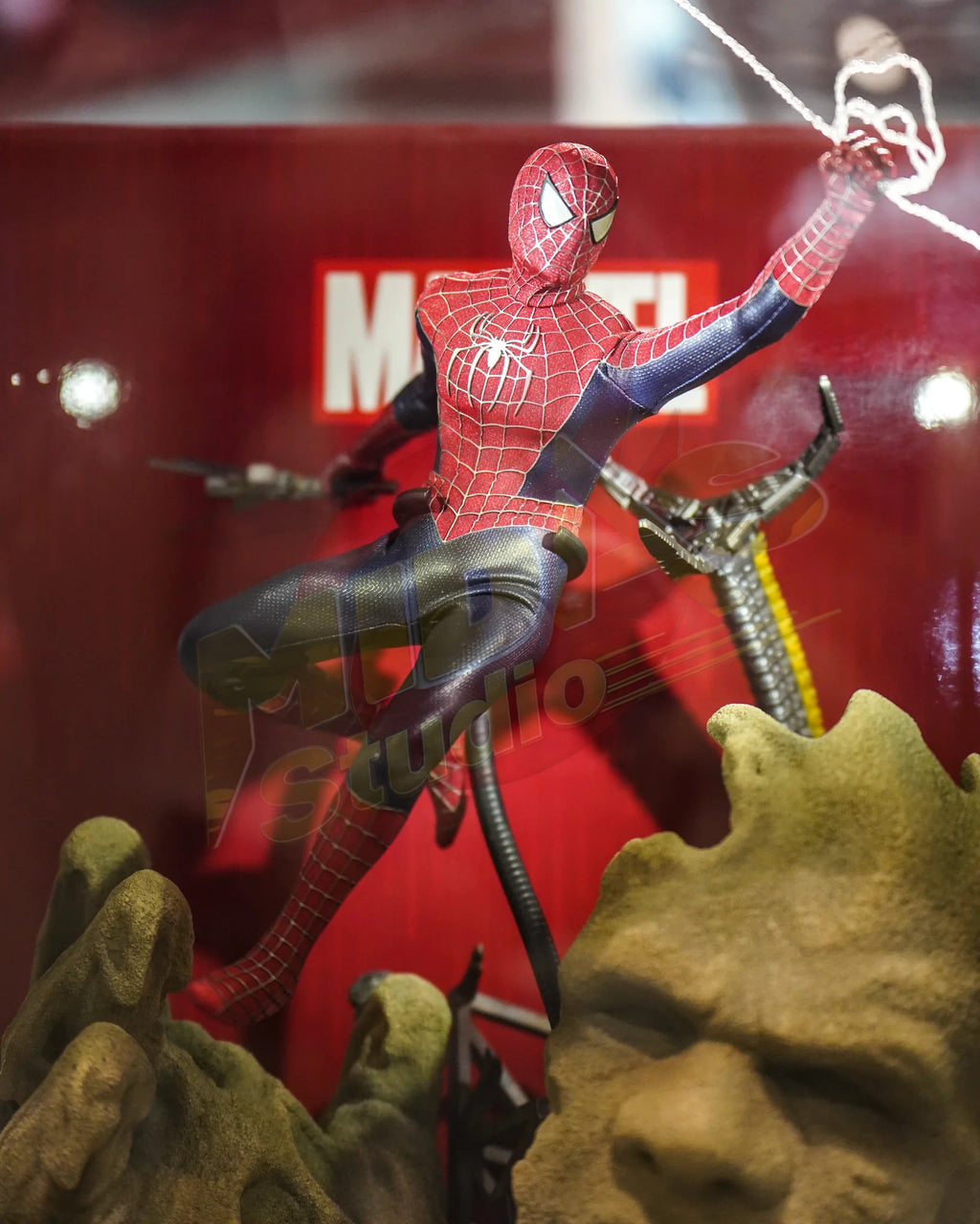Brand New🔥 Hot Toys 1/6 Scale Spider-Man: No Way Home Friendly Neighborhood Spider-Man Collectible Figure (Deluxe Version, Special Edition, MMS662B)
