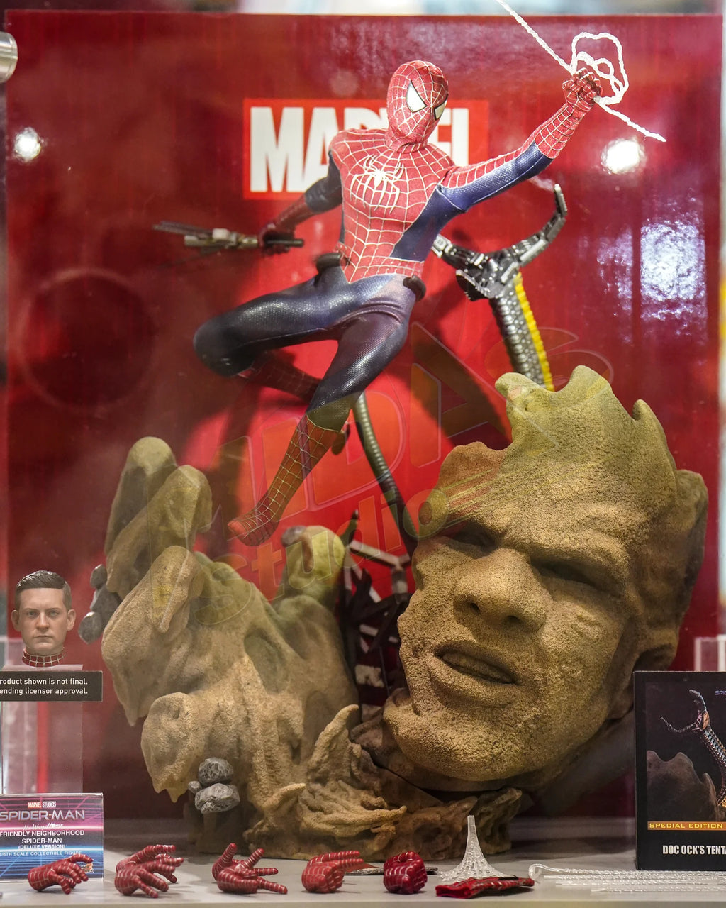 Brand New🔥 Hot Toys 1/6 Scale Spider-Man: No Way Home Friendly Neighborhood Spider-Man Collectible Figure (Deluxe Version, Special Edition, MMS662B)