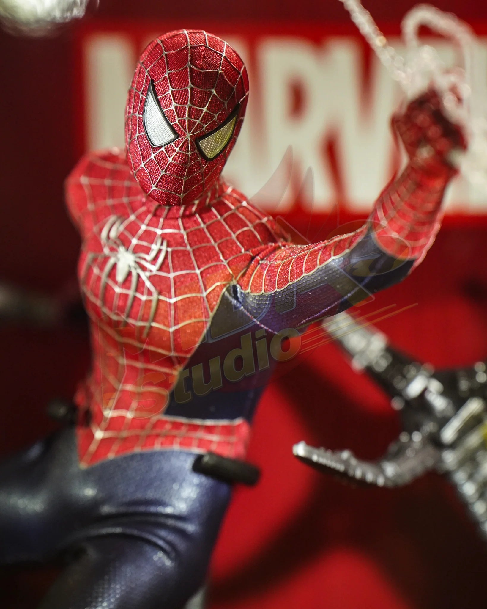 Brand New🔥 Hot Toys 1/6 Scale Spider-Man: No Way Home Friendly Neighborhood Spider-Man Collectible Figure (Deluxe Version, Special Edition, MMS662B)