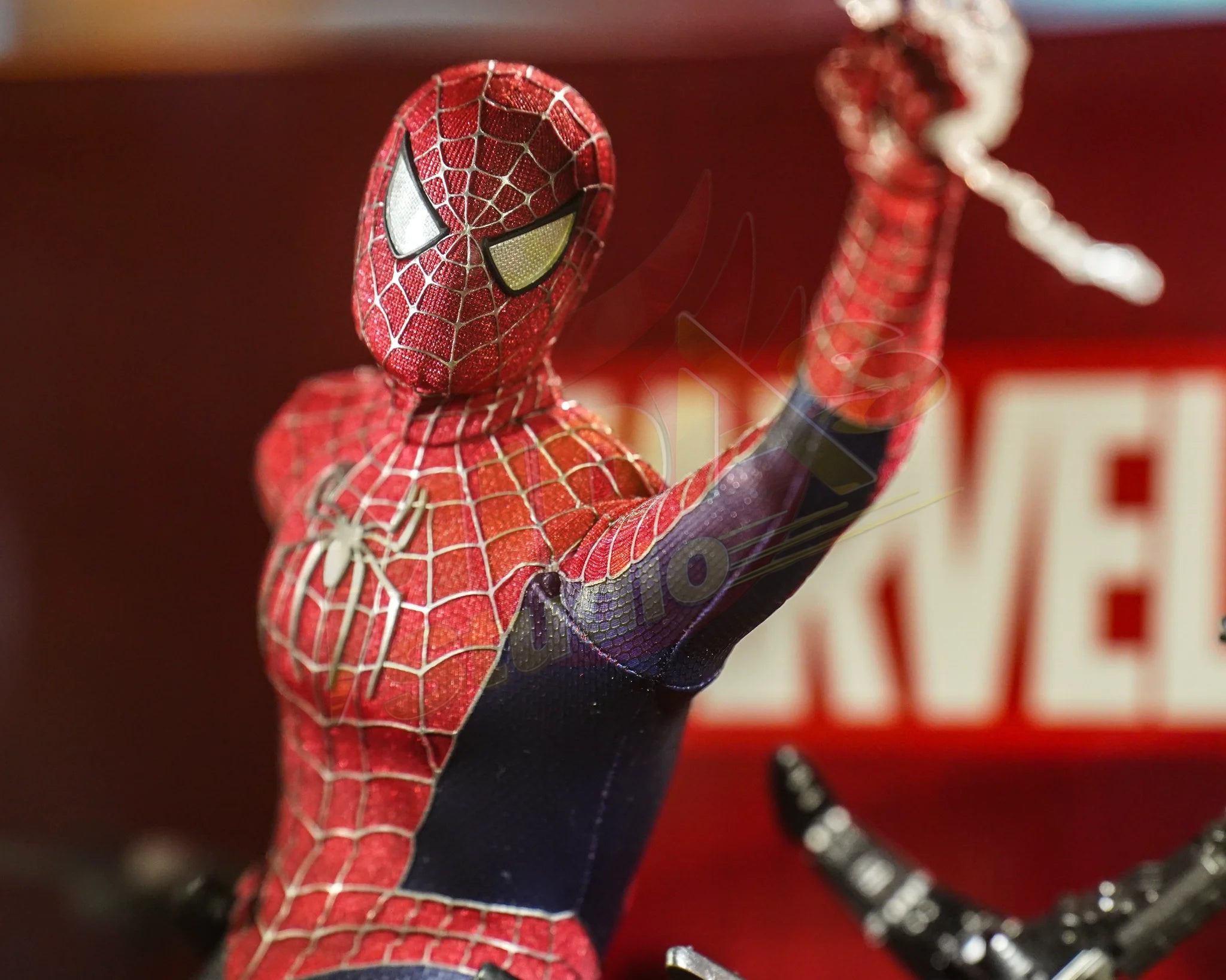 Brand New🔥 Hot Toys 1/6 Scale Spider-Man: No Way Home Friendly Neighborhood Spider-Man Collectible Figure (Deluxe Version, Special Edition, MMS662B)