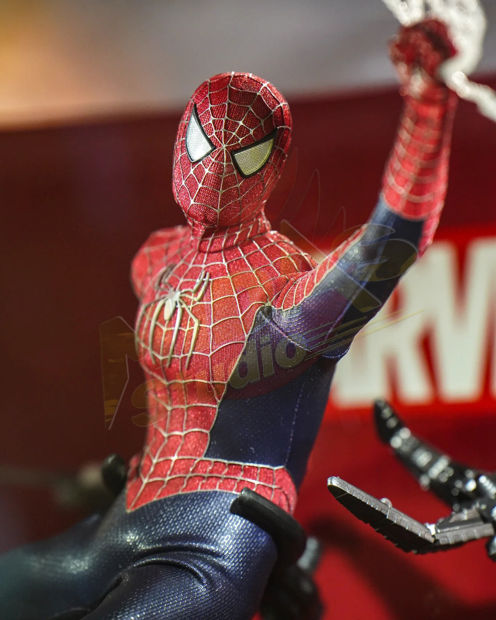 Brand New🔥 Hot Toys 1/6 Scale Spider-Man: No Way Home Friendly Neighborhood Spider-Man Collectible Figure (Deluxe Version, Special Edition, MMS662B)