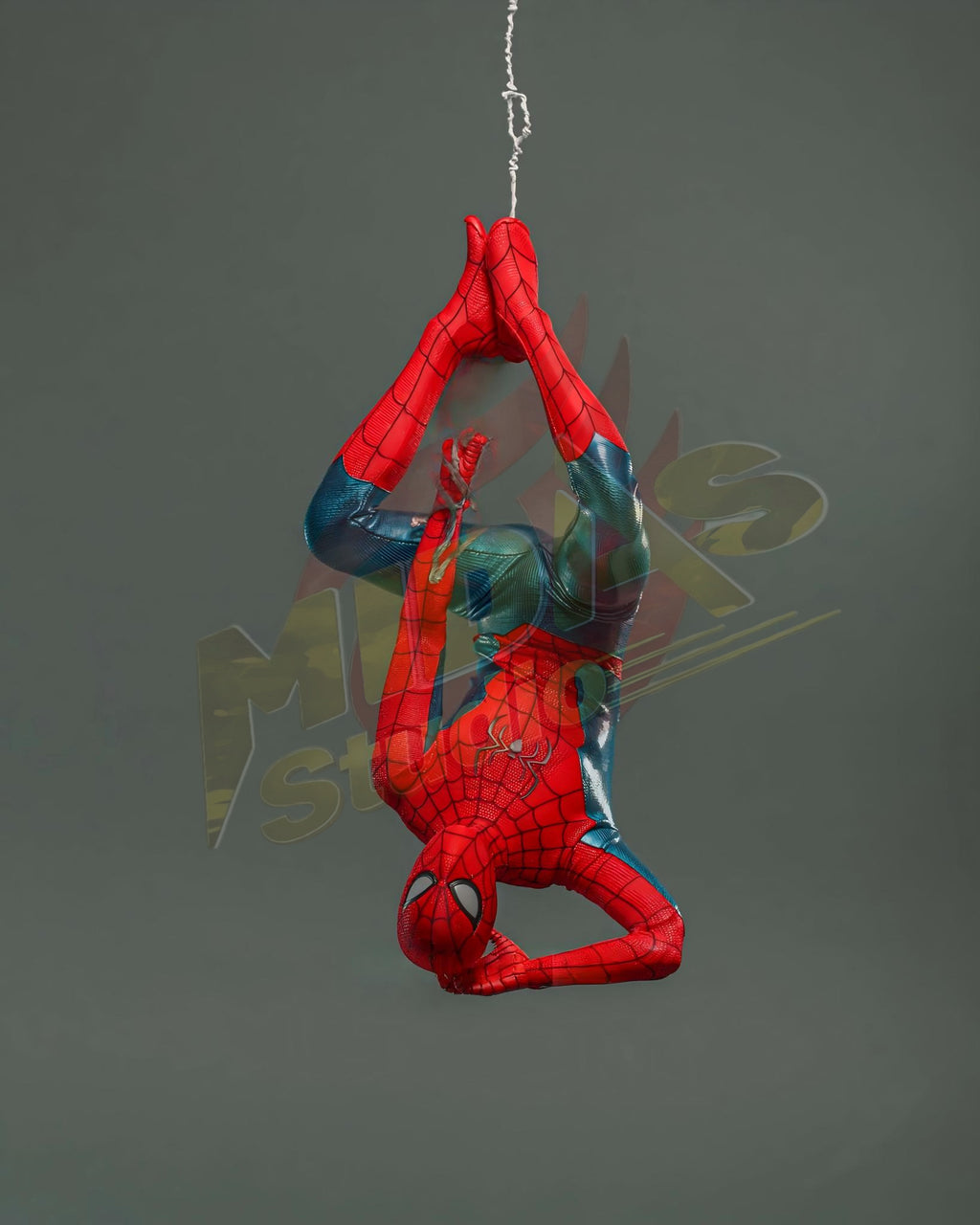 Brand New🔥 Hot Toys 1/6 Scale Spider-Man: No Way Home Spider-Man (New Red and Blue Suit) Collectible Figure (Deluxe Edition, MMS680)