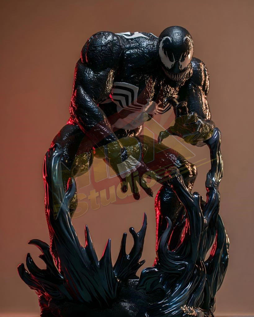 Brand New🔥 Hot Toys 1/6 Scale Marvel Comics - Venom Collectible Figure (CMS023)