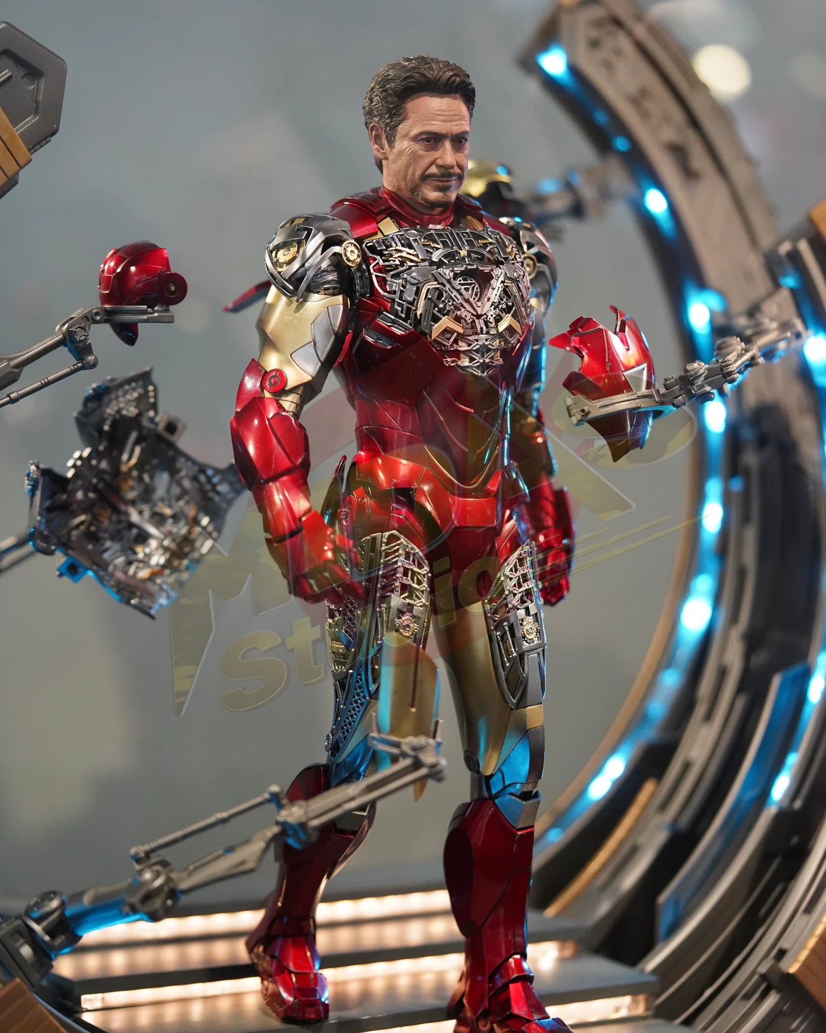 Brand New🔥 Hot Toys 1/6 Scale The Avengers - Iron Man Mark VI (2.0) With Suit Up Gantry Collectible Set (MMS688D53)