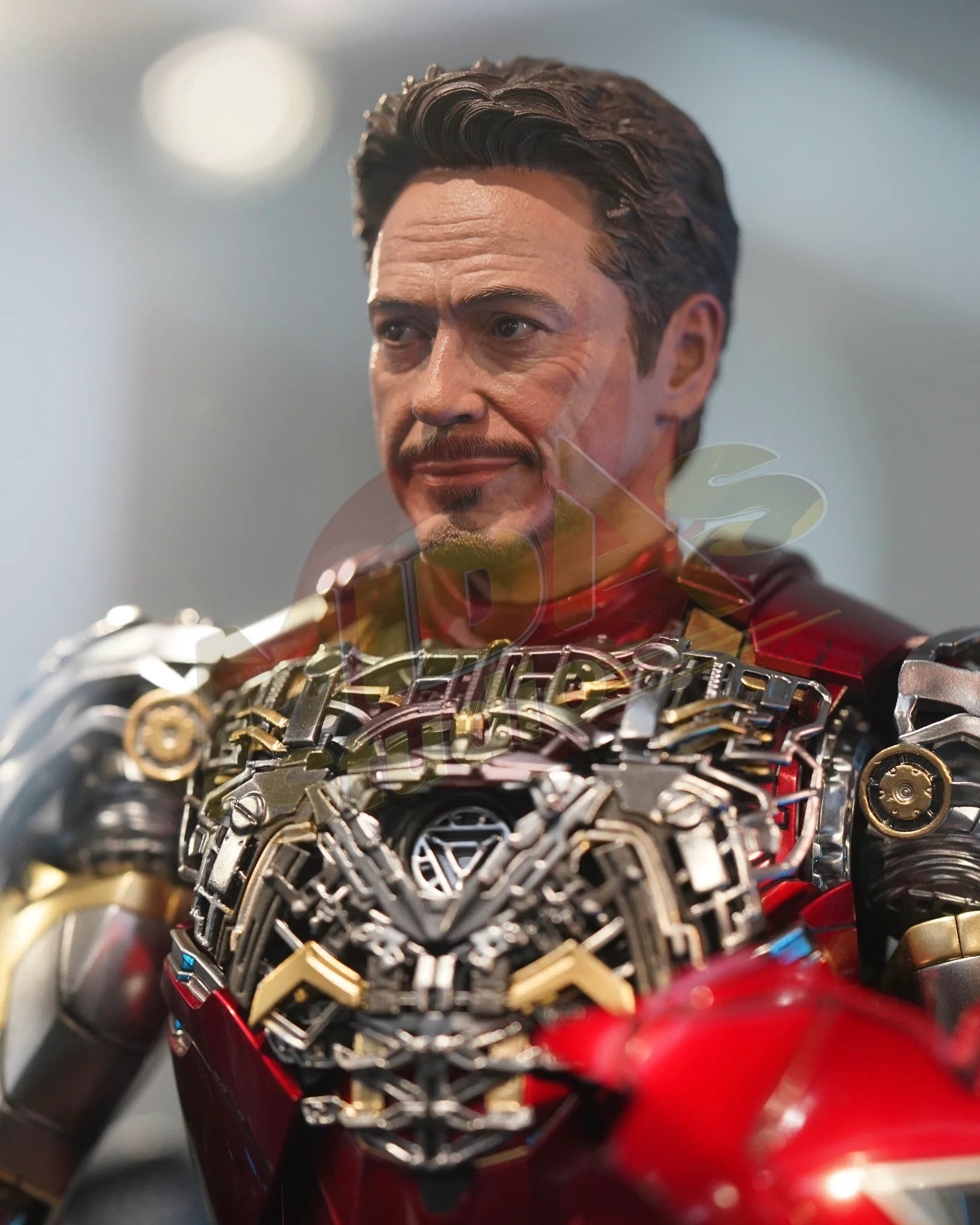 Brand New🔥 Hot Toys 1/6 Scale The Avengers - Iron Man Mark VI (2.0) With Suit Up Gantry Collectible Set (MMS688D53)