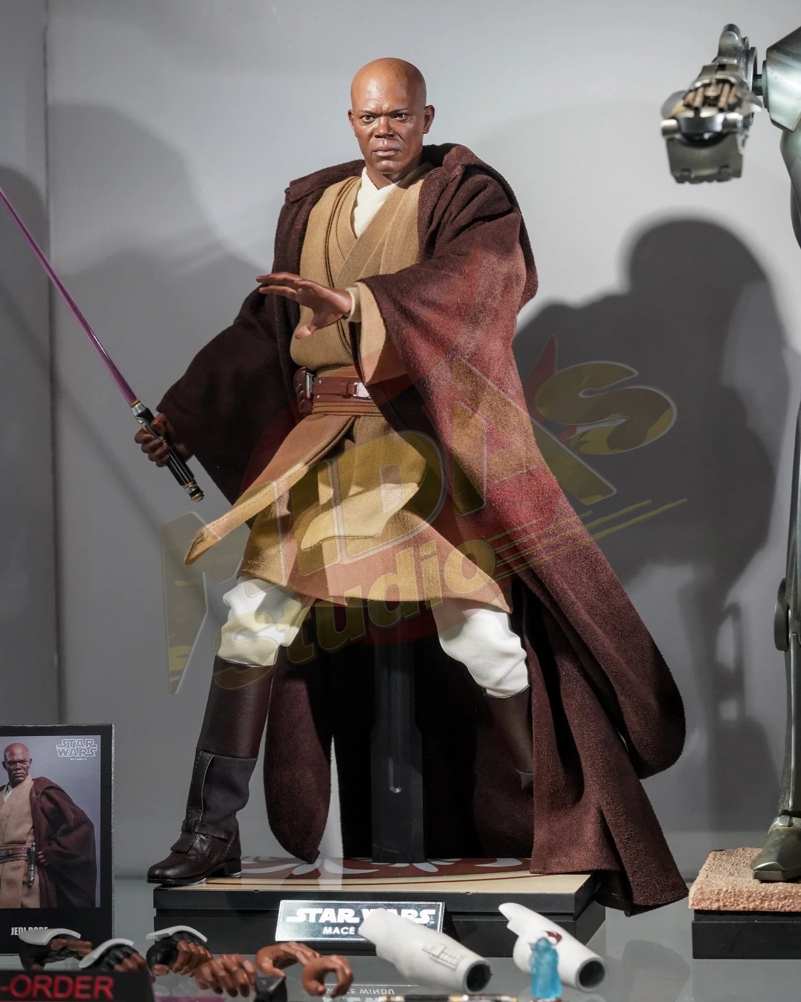Brand New🔥 Hot Toys 1/6 Scale Star Wars: Attack of the Clones Mace Windu Collectible Figure (MMS681)