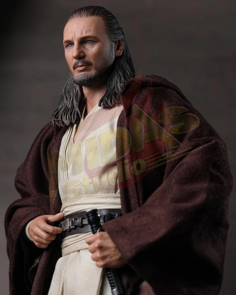 Brand New🔥 Hot Toys 1/6 Scale Star Wars: The Phantom Menace - Qui-Gon Jinn Collectible Figure (MMS525)
